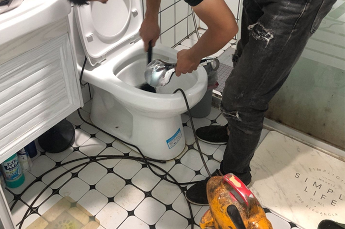 宾阳马桶堵塞自己疏通还是找师傅？专业上门服务让你省时更省心